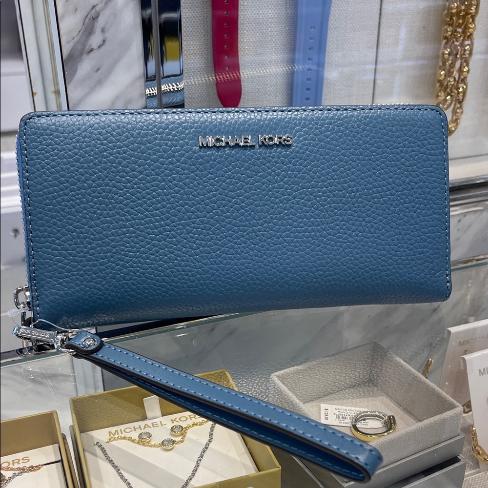 NWT MICHAEL KORS Lg Pebbled Leather Continental Wallet 
Cornflower / Silver